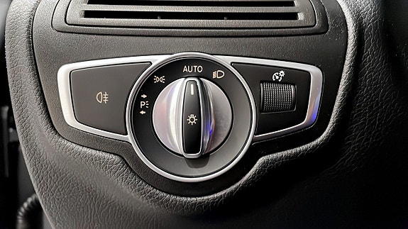 Mercedes-Benz GLC300 e 21 of 24