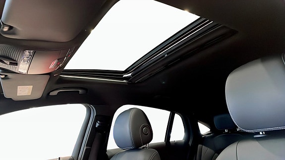Mercedes-Benz GLC300 e 17 of 24