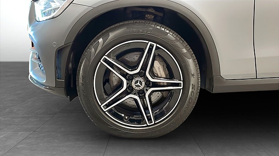Mercedes-Benz GLC300 e 6 of 24