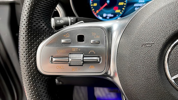 Mercedes-Benz GLC300 e 10 of 24