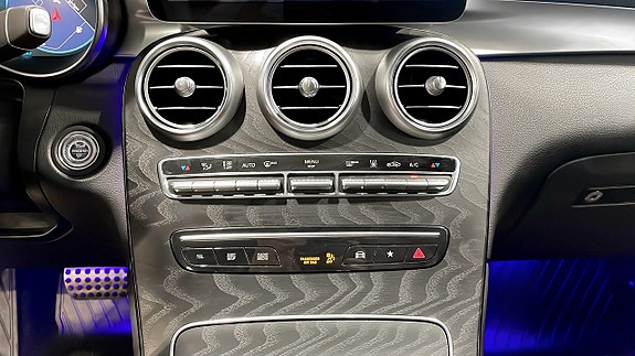 Mercedes-Benz GLC300 e 19 of 24