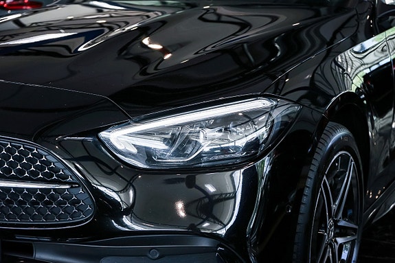 Mercedes-Benz C300 4 of 27