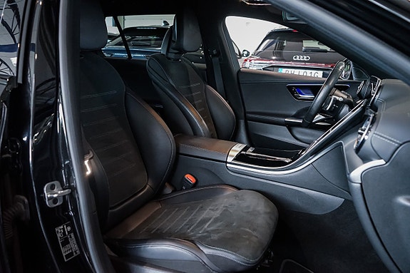 Mercedes-Benz C300 24 of 27
