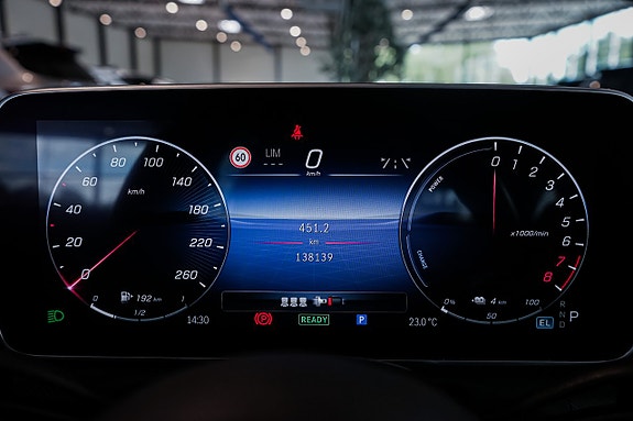 Mercedes-Benz C300 10 of 27