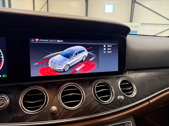 Mercedes-Benz E220 21 of 22