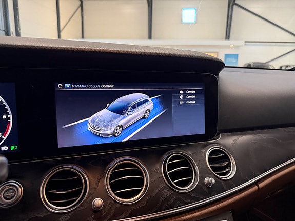 Mercedes-Benz E220 20 of 22