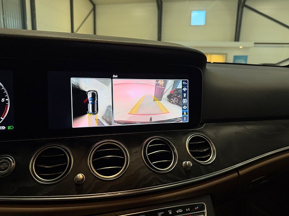 Mercedes-Benz E220 19 of 22