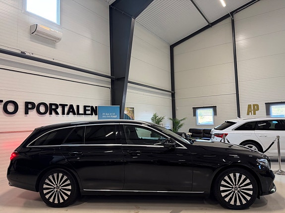 Mercedes-Benz E220 5 of 22