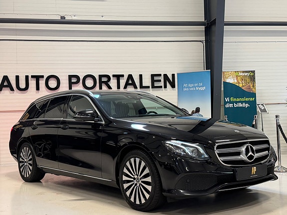 Mercedes-Benz E220 4 of 22