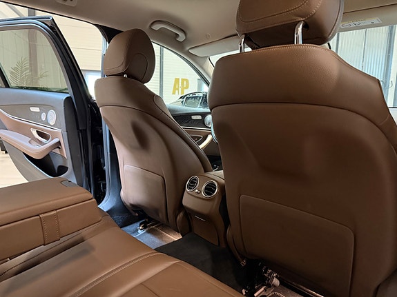 Mercedes-Benz E220 9 of 22