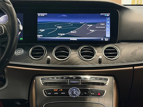 Mercedes-Benz E220 16 of 22