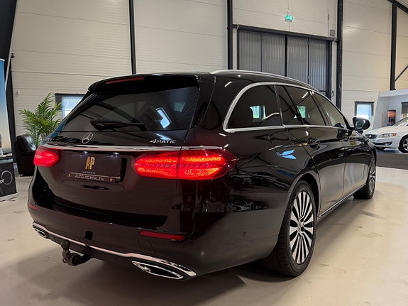 Mercedes-Benz E220 7 of 22