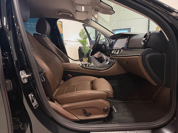 Mercedes-Benz E220 12 of 22