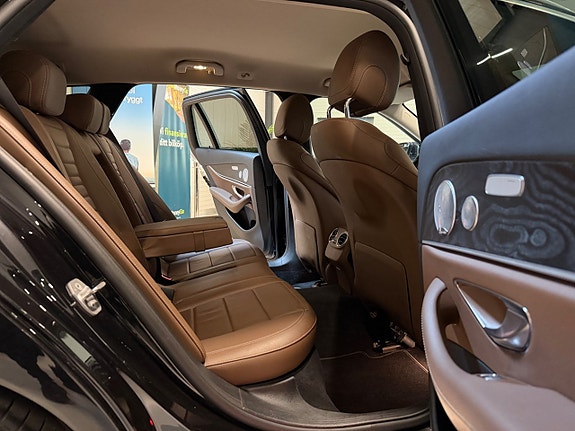 Mercedes-Benz E220 8 of 22