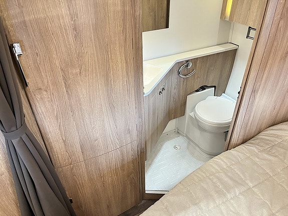 Kabe SMARAGD XL KS (ALDE+Markis m. tält+AC+Mover+1 700kg) 18 of 25