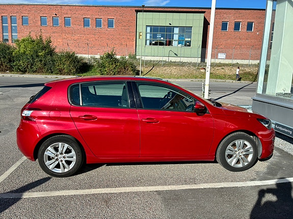 Peugeot 308 2 of 4