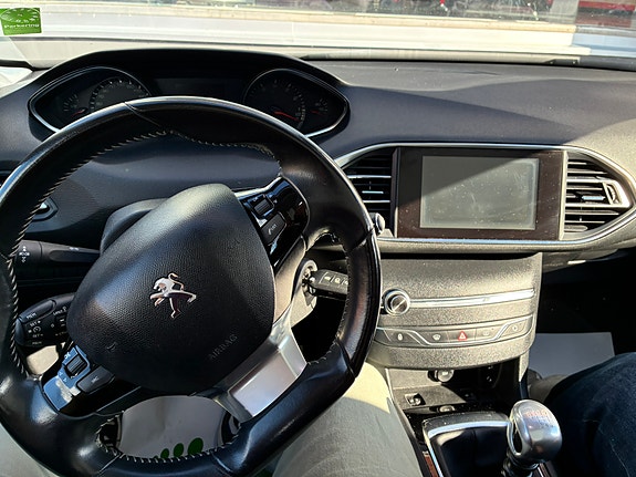 Peugeot 308 3 of 4