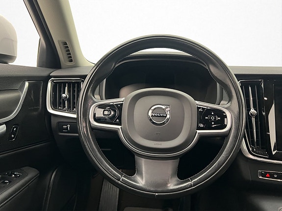 Volvo V90 Cross Country 14 of 30