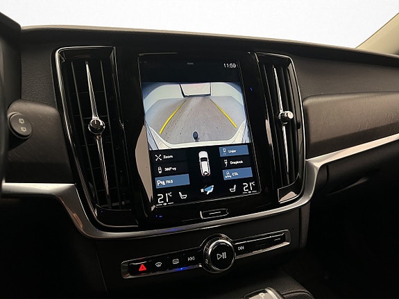 Volvo V90 Cross Country 18 of 30
