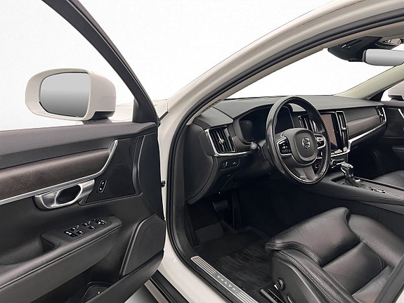 Volvo V90 Cross Country 11 of 30