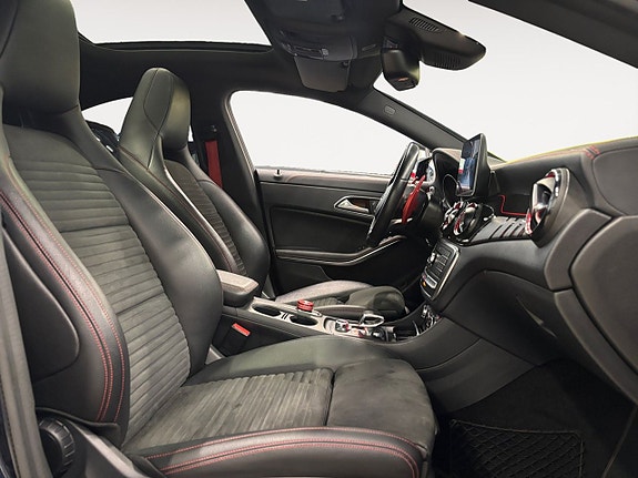 Mercedes-Benz CLA45 16 of 26
