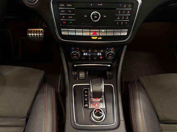 Mercedes-Benz CLA45 12 of 26