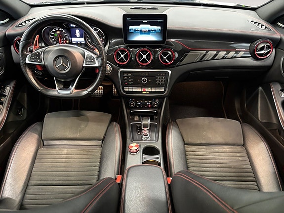 Mercedes-Benz CLA45 11 of 26