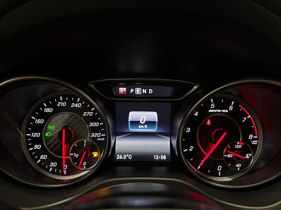 Mercedes-Benz CLA45 13 of 26