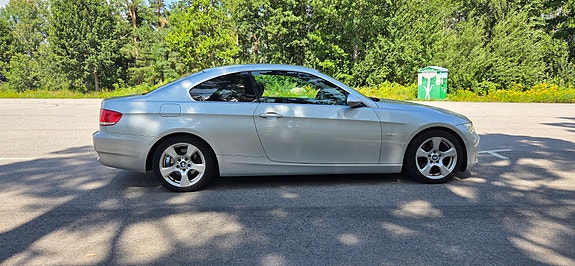 BMW 325i 2 of 5