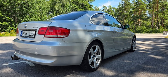 BMW 325i 4 of 5