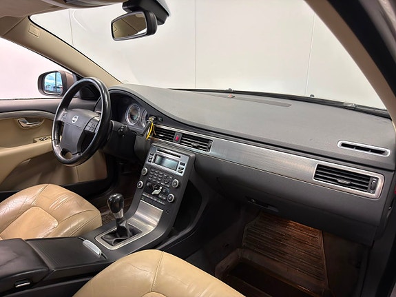 Volvo V70 25 of 27