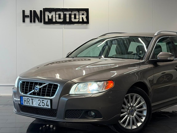 Volvo V70 2 of 27