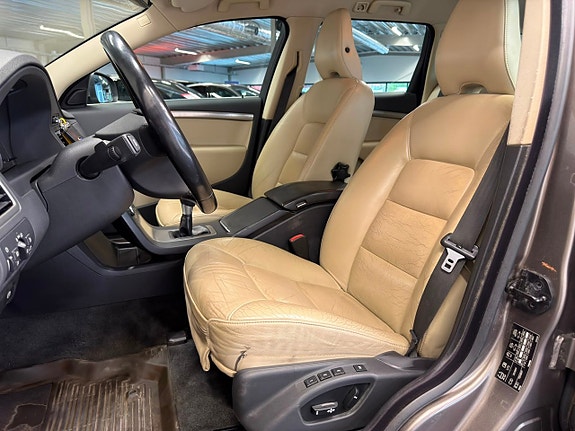 Volvo V70 13 of 27