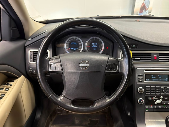 Volvo V70 17 of 27