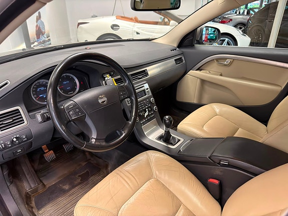 Volvo V70 11 of 27