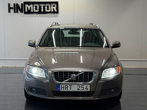 Volvo V70 3 of 27