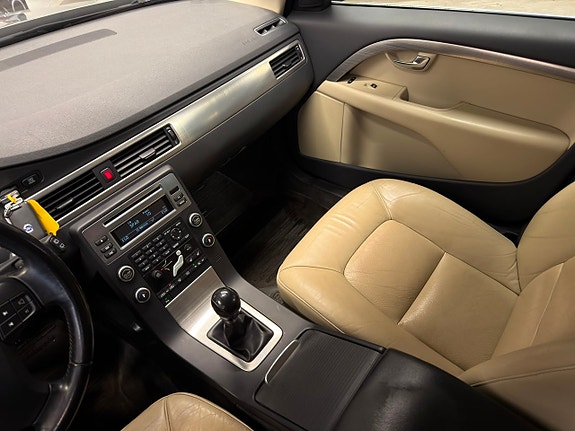 Volvo V70 20 of 27