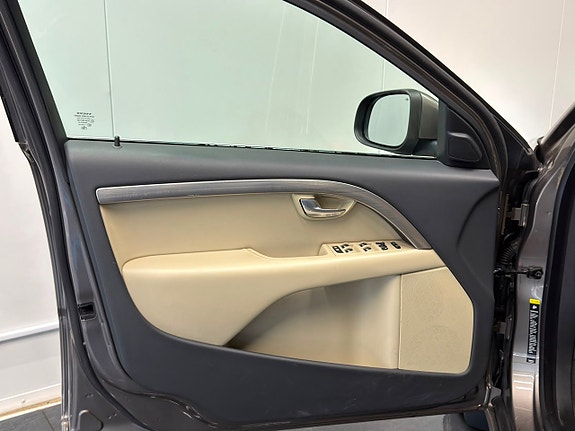 Volvo V70 12 of 27