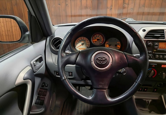 Toyota RAV4 9 of 16