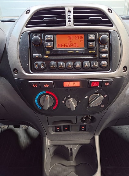 Toyota RAV4 10 of 16