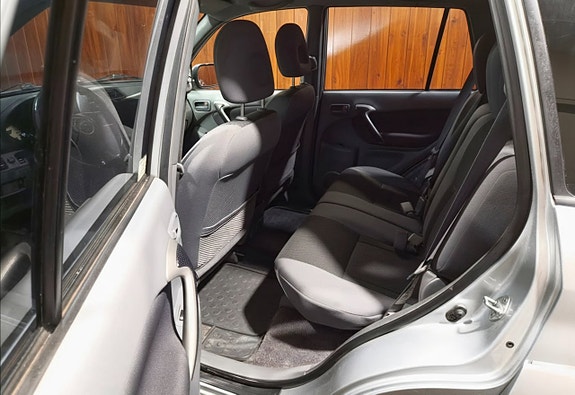 Toyota RAV4 7 of 16