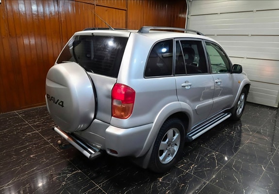 Toyota RAV4 3 of 16