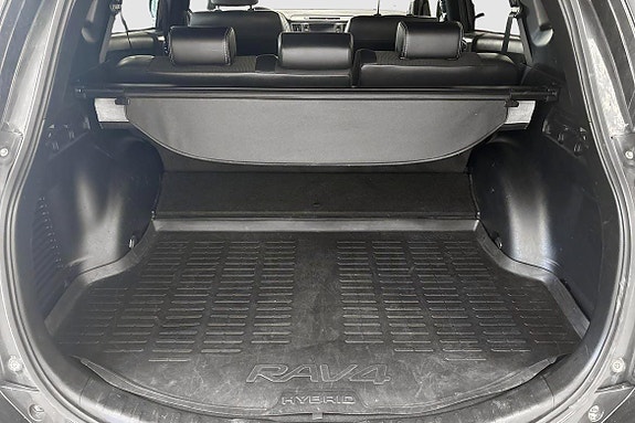 Toyota RAV4 12 of 12