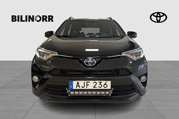 Toyota RAV4 6 of 12
