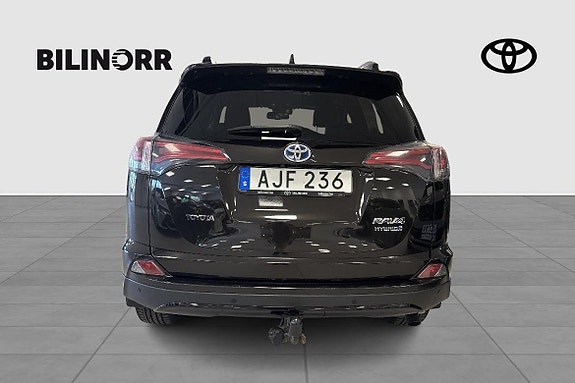 Toyota RAV4 5 of 12