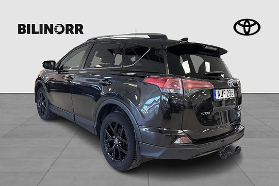 Toyota RAV4 3 of 12