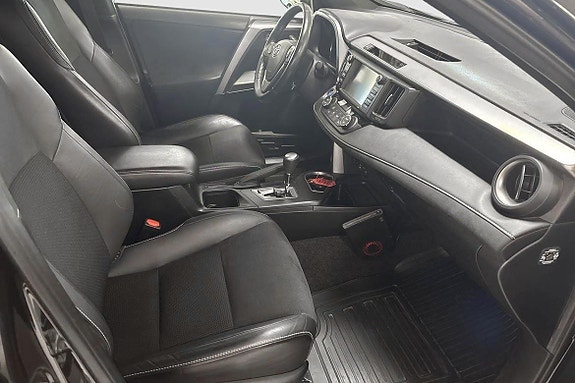 Toyota RAV4 7 of 12