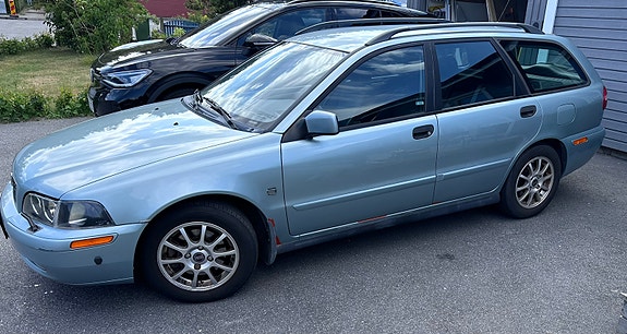 Volvo V40 3 of 4