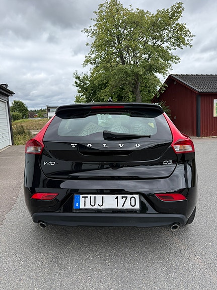 Volvo V40 2 of 5