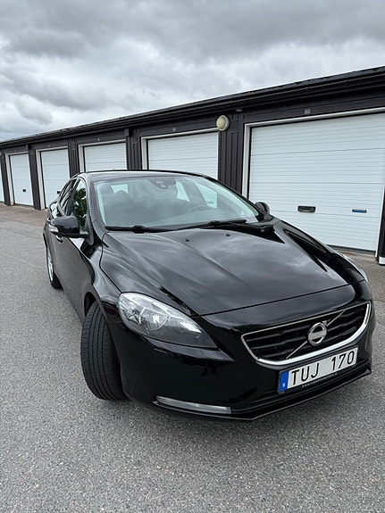 Volvo V40 3 of 5